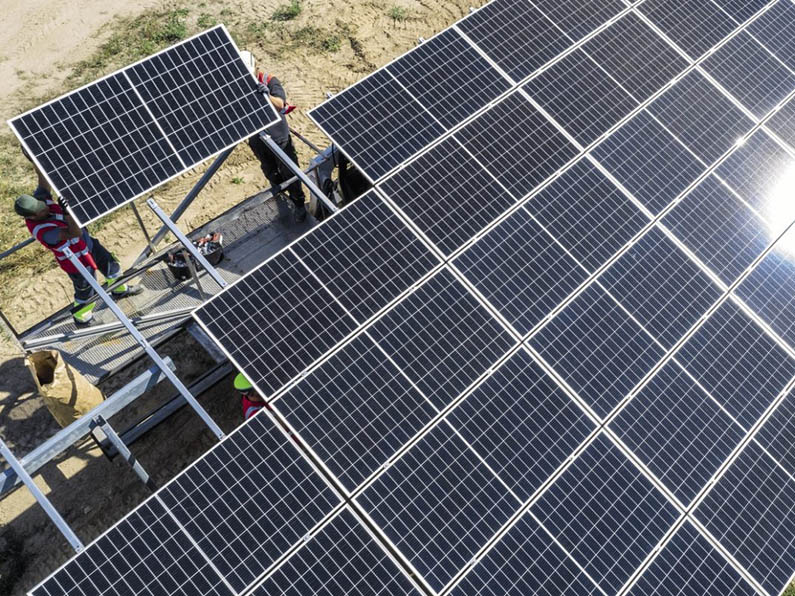 Największy park paneli słonecznych do wytwarzania energii na Łotwie